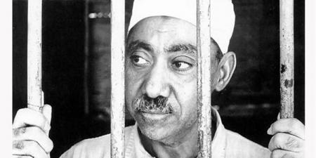 ظاهرة «سيد قطب» تحت المجهر.. القيادي الإخواني عزل الشباب عن واقعهم بشفرات التكفير.. أفكاره المرجعية الأولى لـ «القاعدة وداعش».. تنظيراته عن «الجاهلية والحاكمية» كراسة تعليمية استباحت المجتمعات