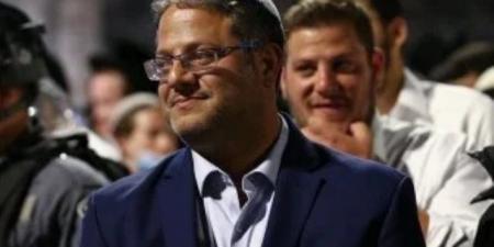 بن غفير يقتحم الأقصى ويؤدي طقوسا تلمودية في باحاته وسط حماية من شرطة الاحتلال
