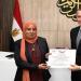 محافظ أسوان يكرم مديرة مدرسة بنبان بحري الإبتدائية