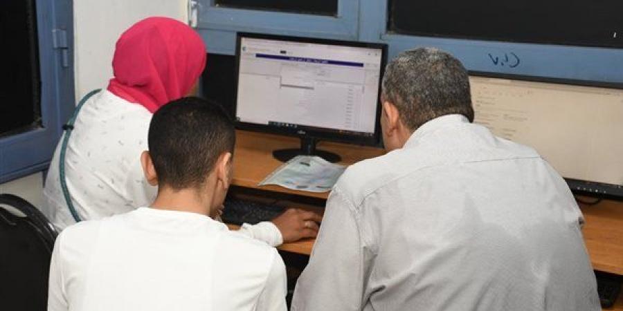 معامل التنسيق الإلكتروني بجامعة عين شمس تواصل استقبال طلاب المرحلة الثانية