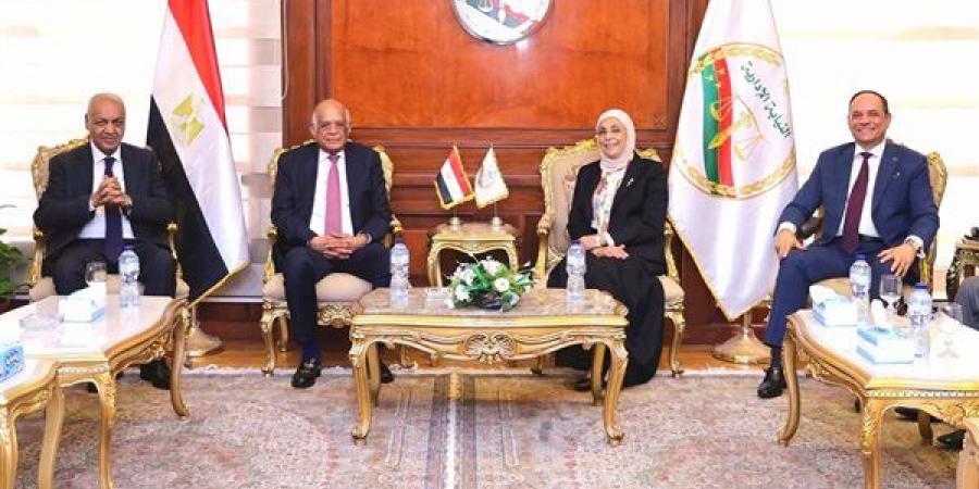رئيسة النيابة الإدارية تستقبل رئيس مجلس النواب الأسبق