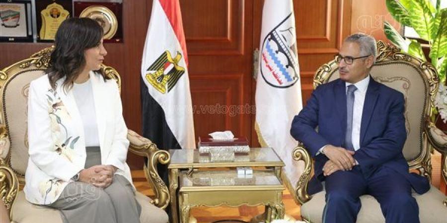 محافظ بني سويف يستقبل نبيلة مكرم للمشاركة بقافلة "إيد واحدة" بقرية باروط