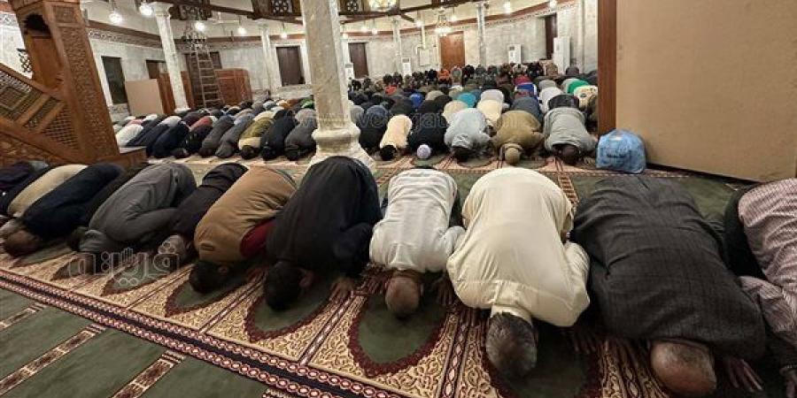 أمين الفتوى يوضح الحكم الشرعي في الصلاة بمسجد به ضريح (فيديو)