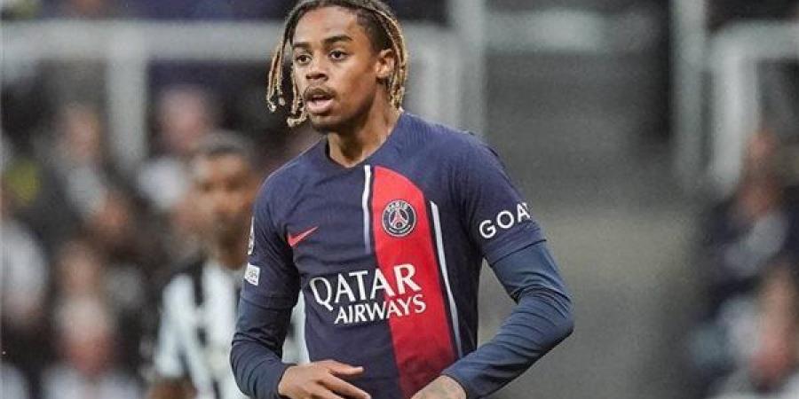 باركولا يصل ليفربول تمهيدا للخضوع للكشف الطبي (فيديو)