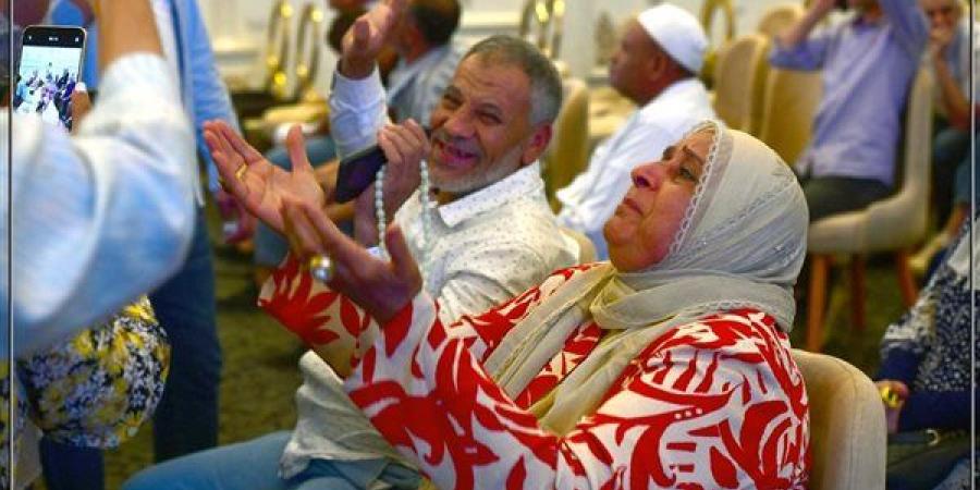 سجود وتكبيرات وانهيار من الفرحة، لحظة إعلان أسماء الفائزين في قرعة الحج بالدقهلية