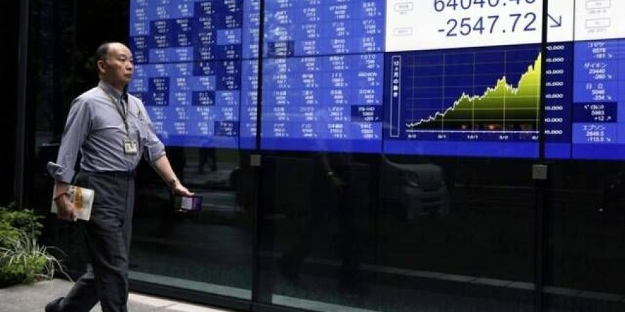 الأسهم الآسيوية تتراجع مع ترقب مسار الفائدة الأمريكية والتوترات الجيوسياسية