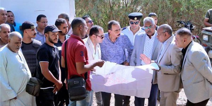 محافظ سوهاج يتفقد موقع تنفيذ وحدة تخفيض ضغط الغاز الطبيعي الثانية بساقلتة