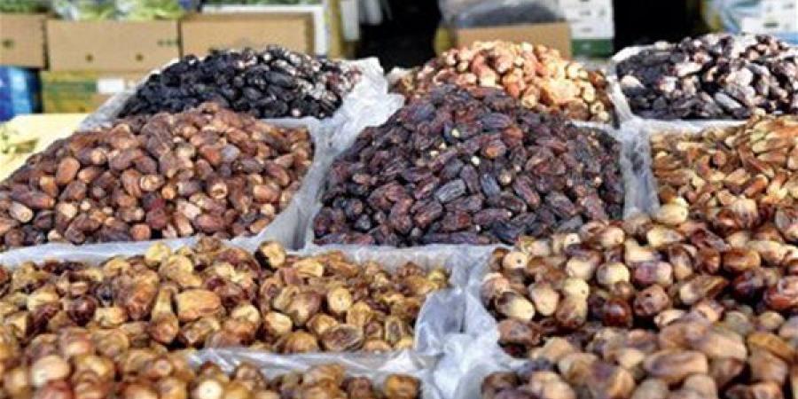 مع بلوغه ذروة الموسم.. انخفاض أسعار البلح والتمور في الأسواق.. شعبة الفاكهة توضح الأسباب وتوقعاتها المستقبلية
